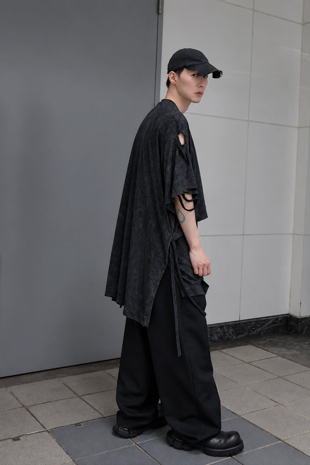 RUIN LAYER OVERSIZE TEE